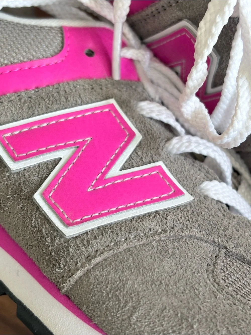 New Balance Women’s Classic 574 Dark Grey Bright Pink Shoes 7 M Athletic